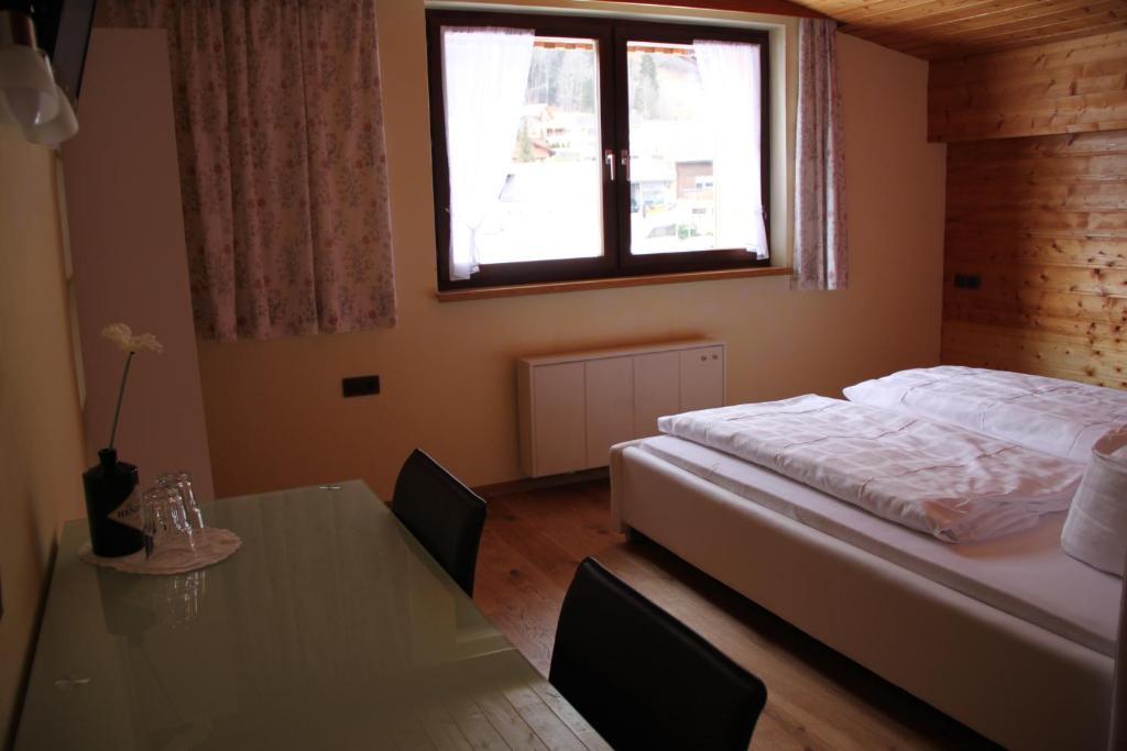 Katharinahof Ferienpension Sibratsgfall Room photo